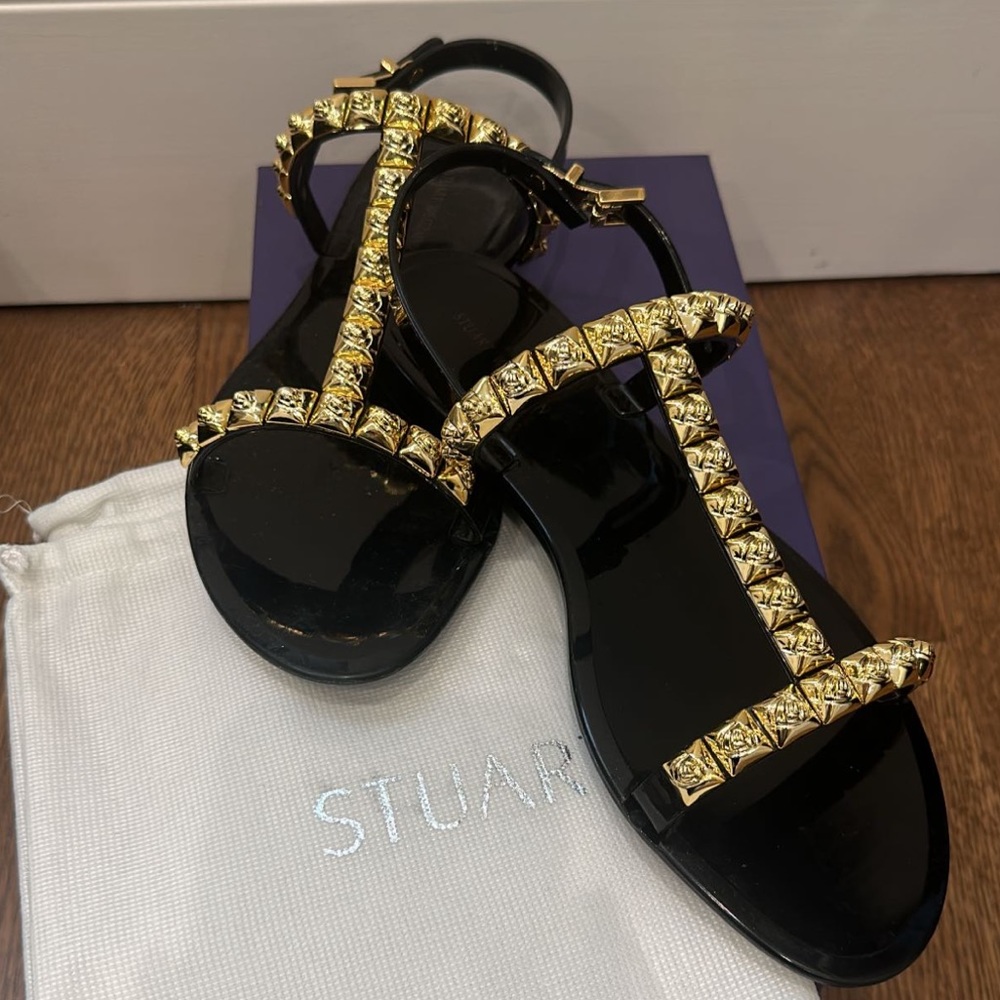 BRAND NEW, NEVER WORN Stuart Weitzman sandal